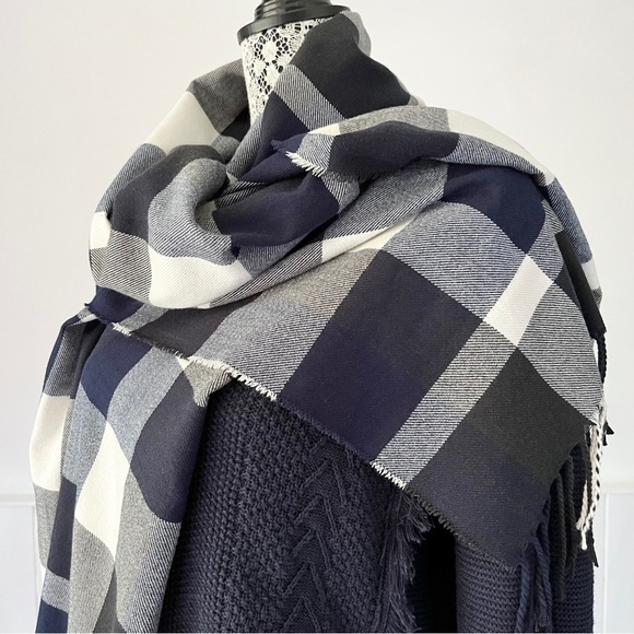 Plush Ultra Soft Plaid Fringed Scarf - Picture 3 of 9